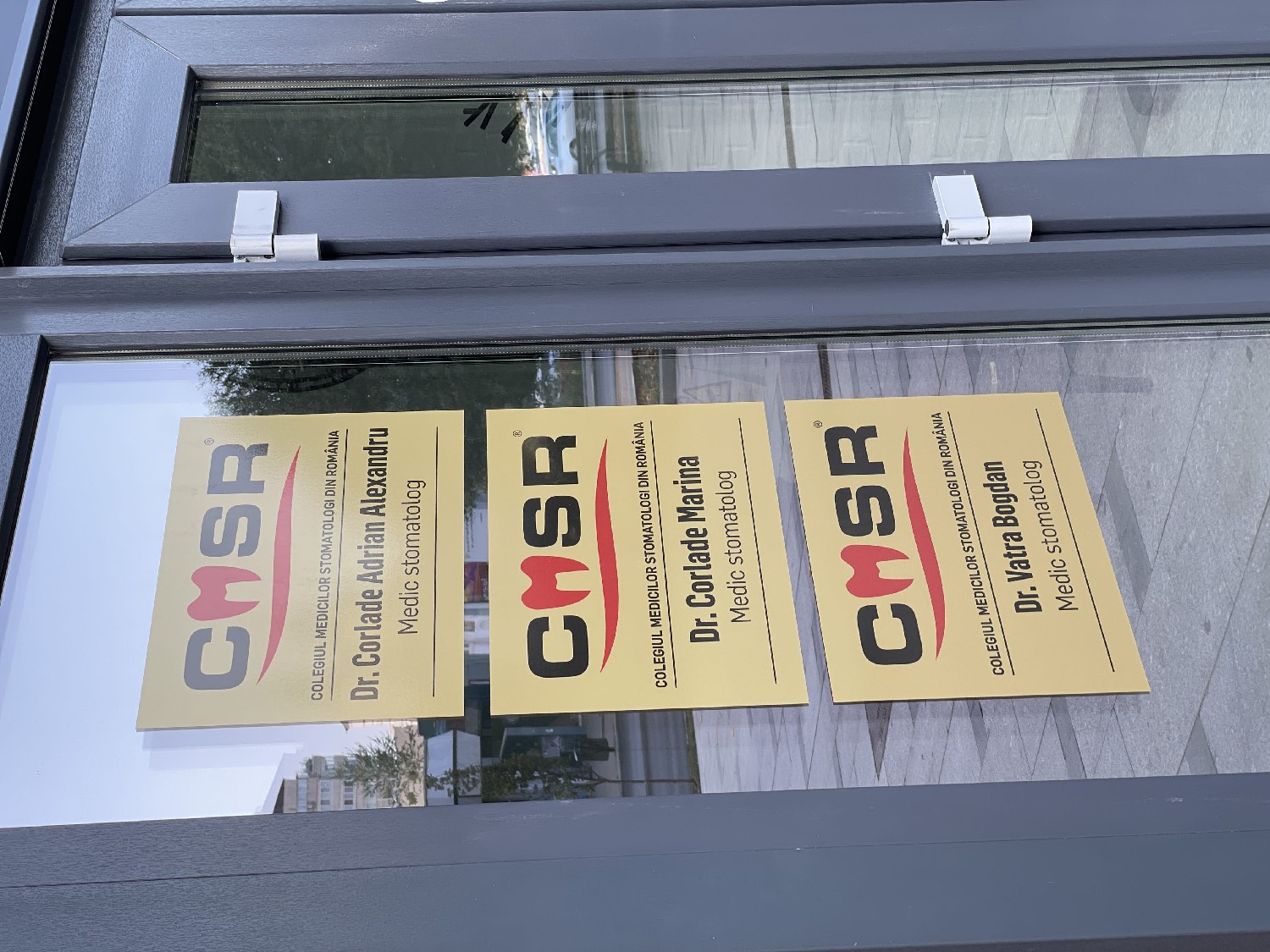 Avantajele endodonției la microscop — Clinica stomatologică Dr. Corlade Bacău