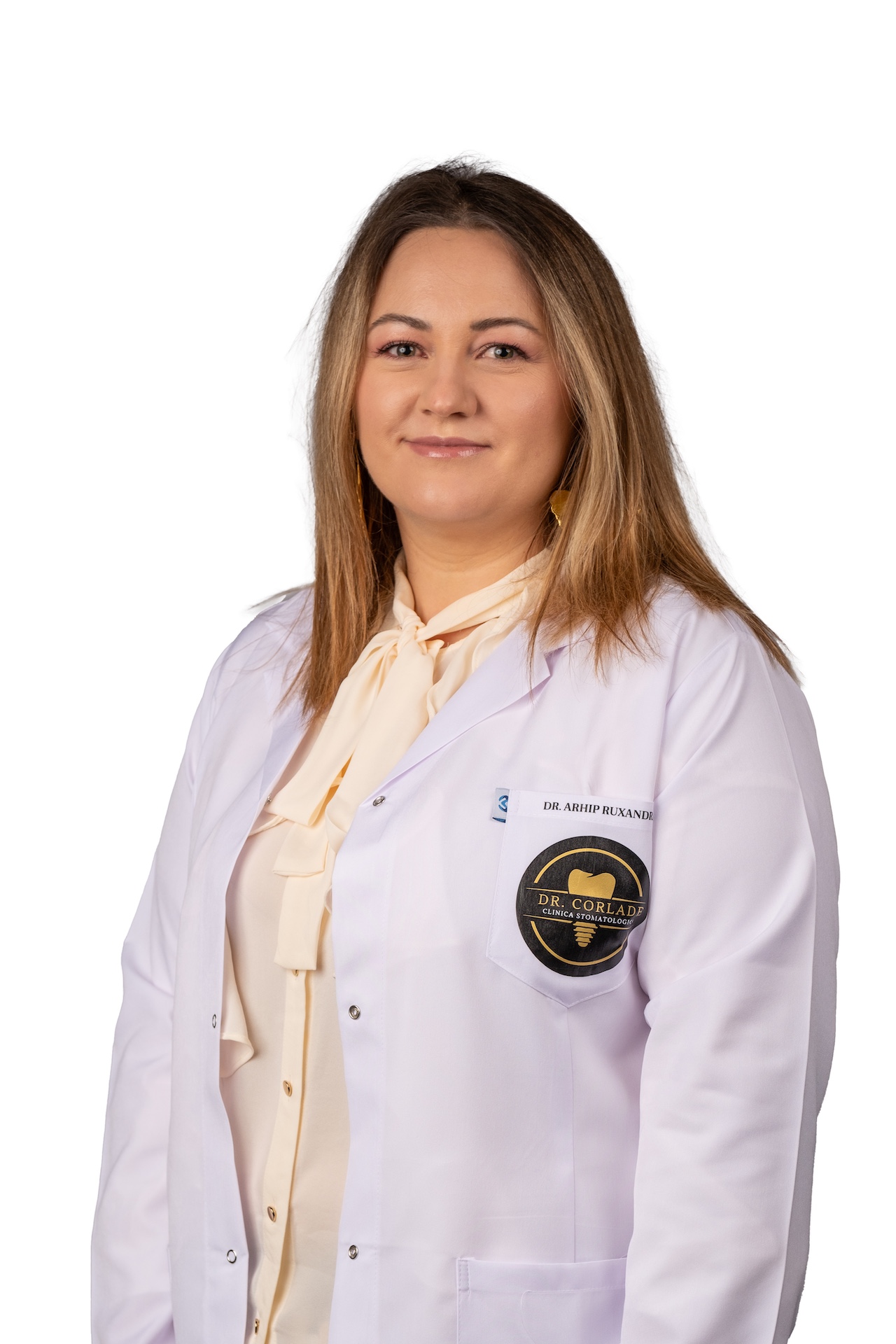 Dr. Corlade explicând planul de tratament unui pacient — Clinica stomatologică Bacău